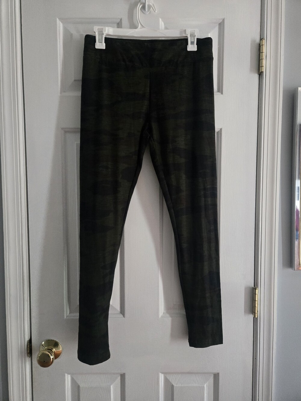 Medium Time and Tru Olive Camo Leggings